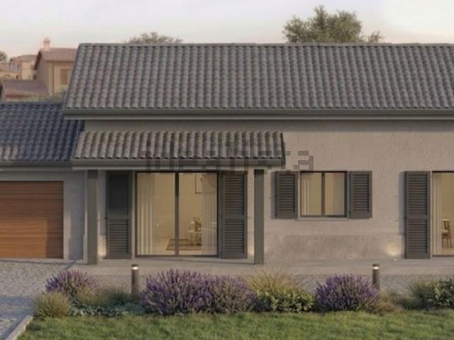Case e ville in vendita di 125 m² in Via Fratelli Bandiera