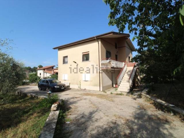 Case e ville in vendita di 150 m² in Via Montecalvo, 61