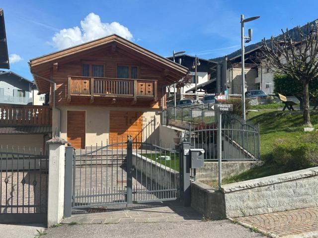 Case e ville in vendita di 125 m² in Via Massimeno, 2