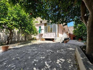 Case e ville in vendita di 125 m² in Via Salvatore Quasimodo
