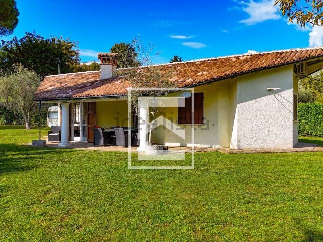 Case e ville in vendita di 125 m² in Via San Fermo
