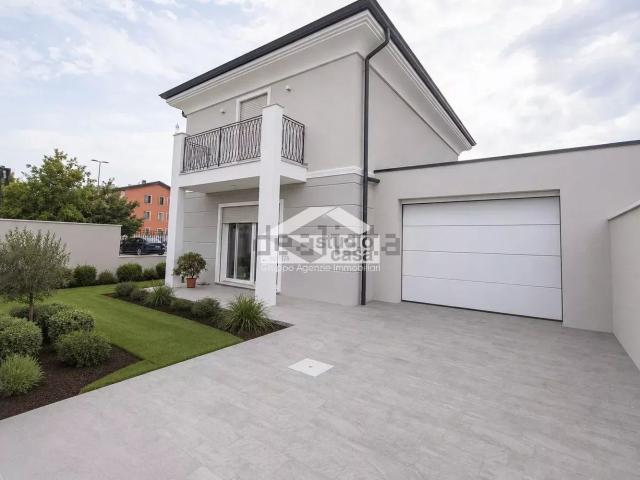 Case e ville in vendita di 125 m² in Via Santa Chiara