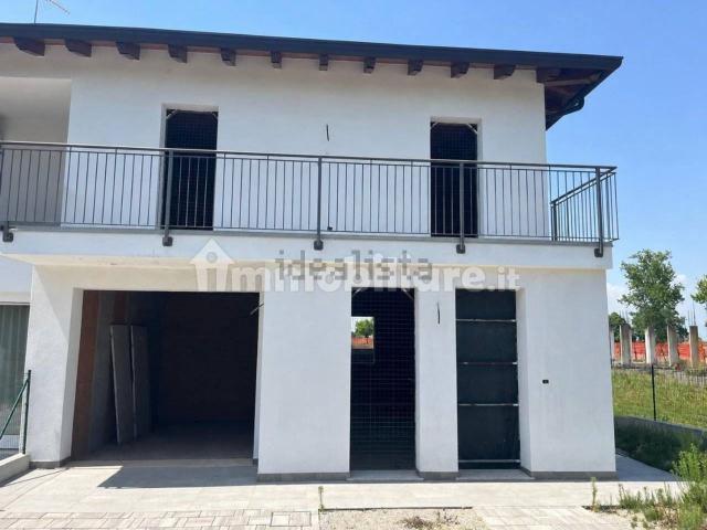 Case e ville in vendita di 125 m² in Via U. Foscolo