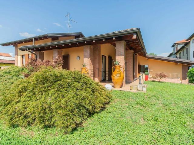Case e ville in vendita di 125 m² in Strada Comunale Sulbiate, 62