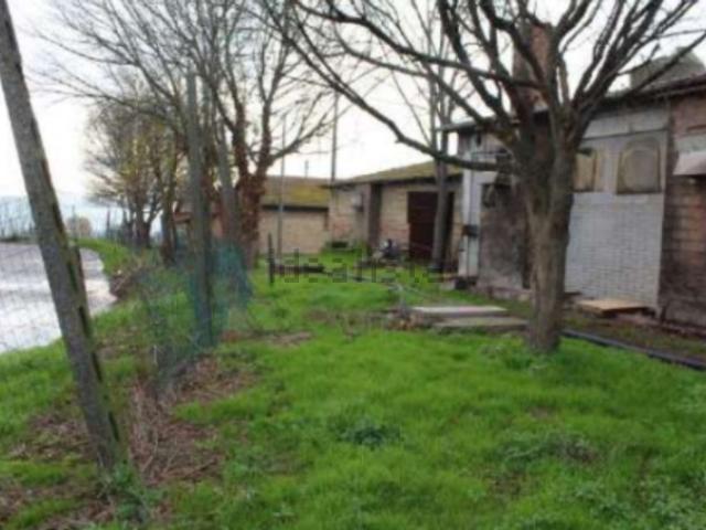 Case e ville in vendita di 125 m² in Strada Rocca delle Caminate