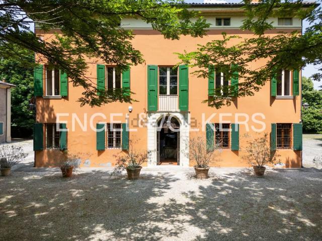 Case e ville in vendita di 1260 m² in Via Poggio Renatico, 54