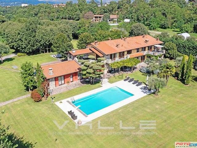 Case e ville in vendita di 1260 m² in Via XXV Aprile