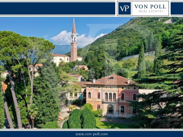 Case e ville in vendita di 1263 m² in Via Marzari, 23