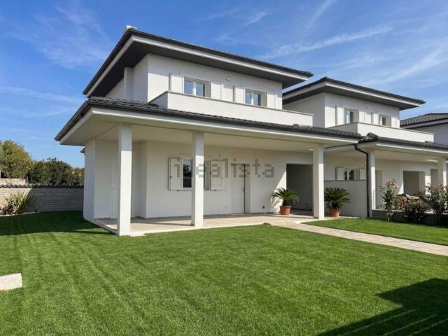 Case e ville in vendita di 126 m² in Via Fonderia