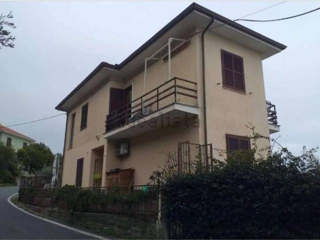 Case e ville in vendita di 126 m² in Via Fossati, 25
