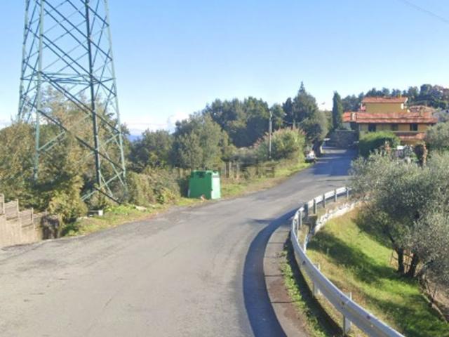 Case e ville in vendita di 126 m² in Via Lozzana