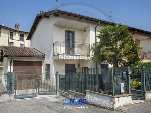 Case e ville in vendita di 126 m² in Via Michelangelo Buonarroti