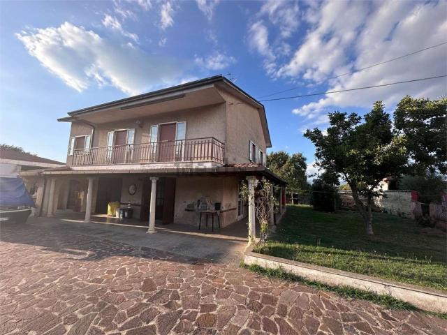 Case e ville in vendita di 126 m² in Via Valli, 79