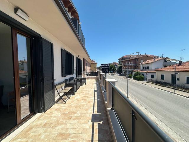 Case e ville in vendita di 126 m² in Viale C. Colombo, 93