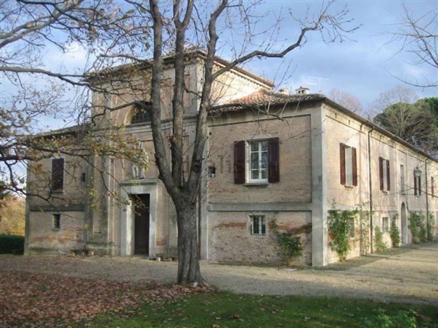 Case e ville in vendita di 1270 m² in Via Emilia Levante