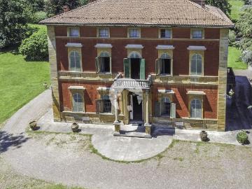 Case e ville in vendita di 1270 m² in Via Porrettana, 148