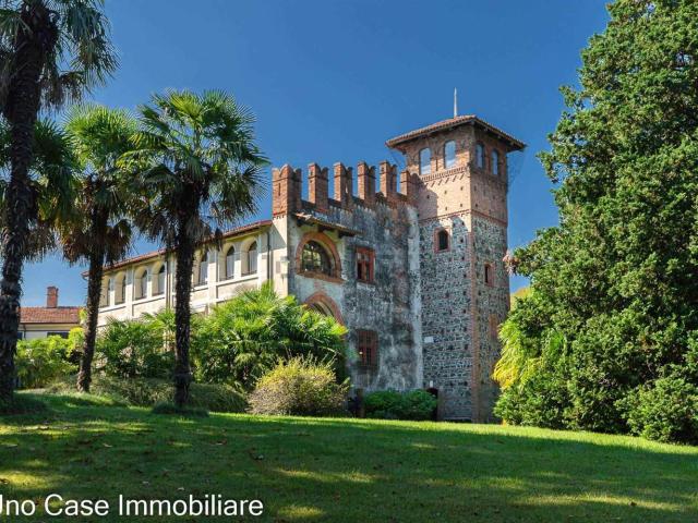 Case e ville in vendita di 1285 m² in Via Guglielmo Marconi, 38
