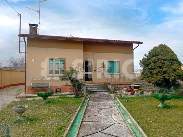 Case e ville in vendita di 128 m² in Via Codroipo