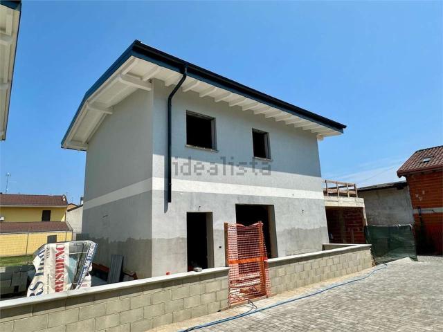 Case e ville in vendita di 128 m² in Via Trecate
