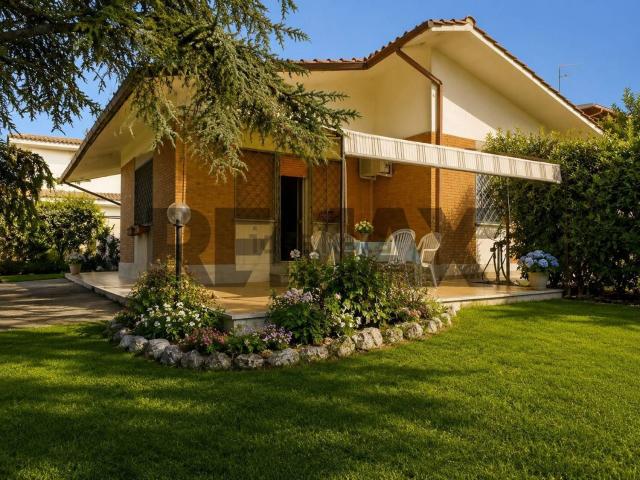 Case e ville in vendita di 129 m² in Via Adige, 1