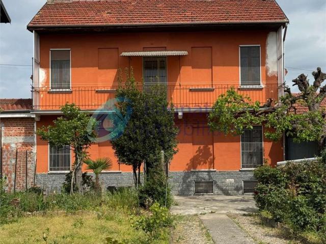 Case e ville in vendita di 129 m² in Via XXV Aprile, 107