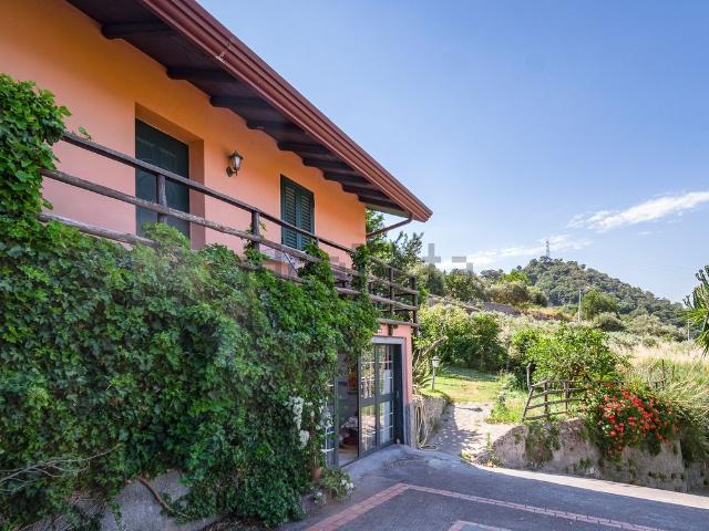 Case e ville in vendita di 129 m² in Contrada Feo Coniglio