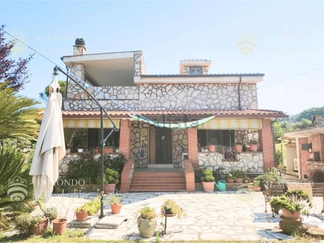 Case e ville in vendita di 129 m² in Strada degli Ardoni