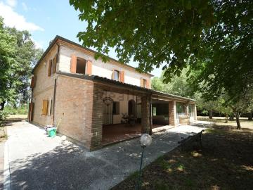 Case e ville in vendita di 1307 m² in Via Molino Ronci, 8