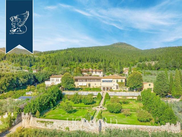Case e ville in vendita di 1300 m²