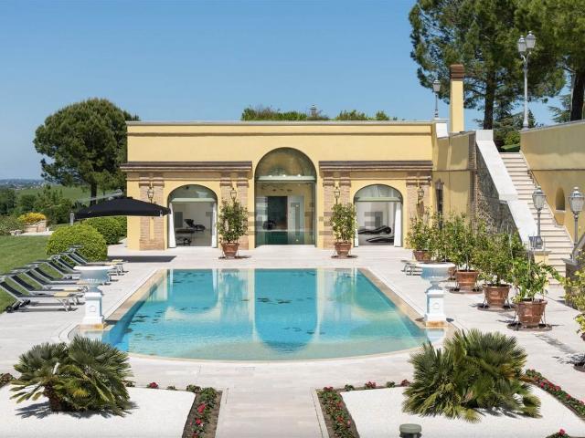 Case e ville in vendita di 1300 m²