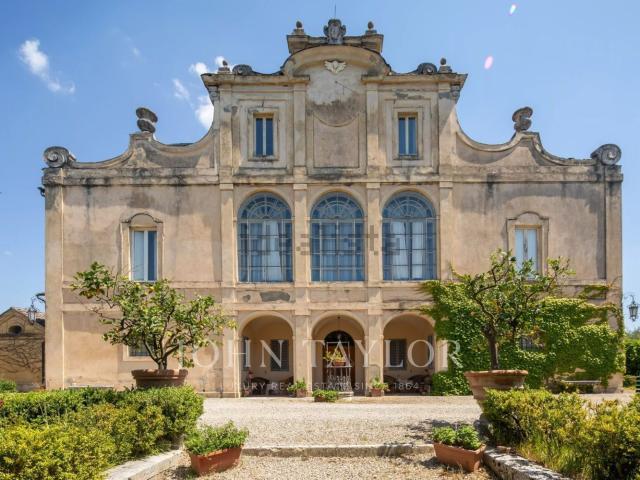 Case e ville in vendita di 1300 m²