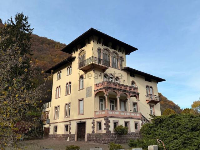 Case e ville in vendita di 700 m²