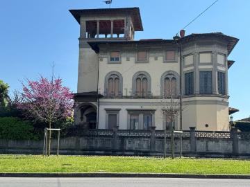 Case e ville in vendita di 1300 m² in Piazza San Paolo a Ripa D&apos Arno