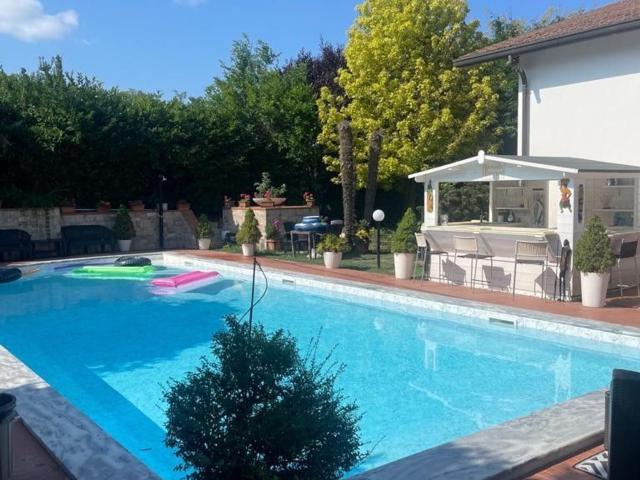 Case e ville in vendita di 1300 m² in Via Meldola