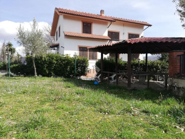 Case e ville in vendita di 130 m² in Contrada Trinità