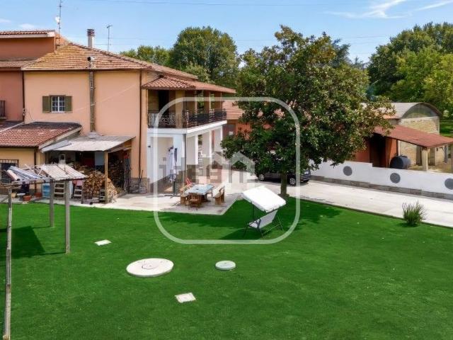 Case e ville in vendita di 130 m² in Via Colle Savelli