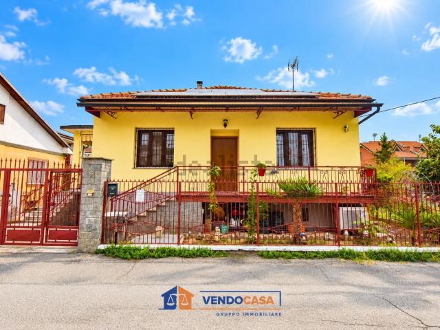 Case e ville in vendita di 130 m² in Via Alpi Graie, 8
