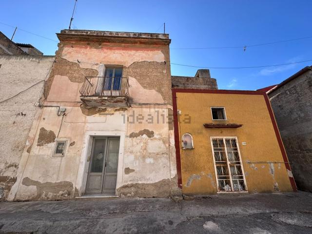 Case e ville in vendita di 130 m² in Via Appia, 147
