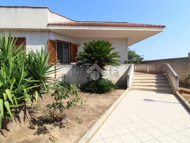 Case e ville in vendita di 130 m² in Via G. Verdi, 103