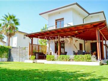 Case e ville in vendita di 130 m² in Via Gorizia, 30