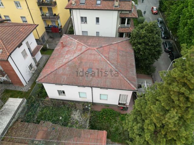 Case e ville in vendita di 130 m² in Via Don Lanza