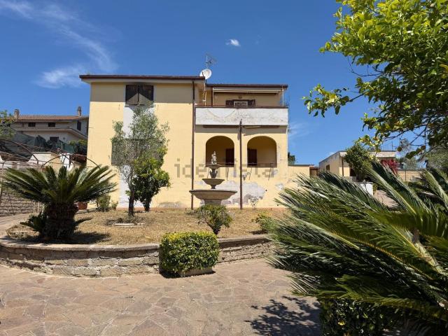 Case e ville in vendita di 130 m² in Via dei Pettirossi
