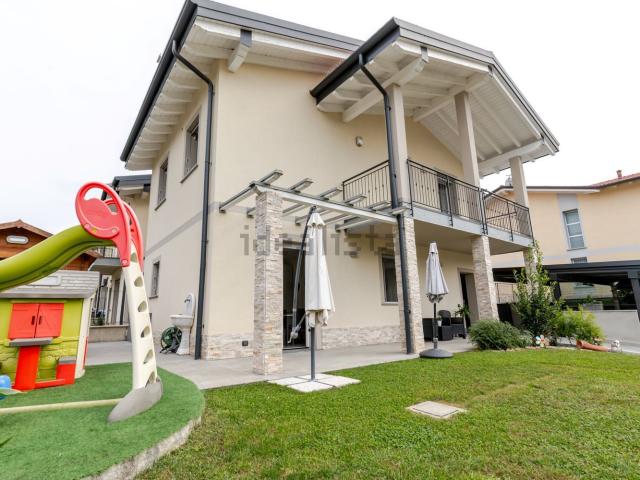 Case e ville in vendita di 130 m² in Via dei Pomaioli