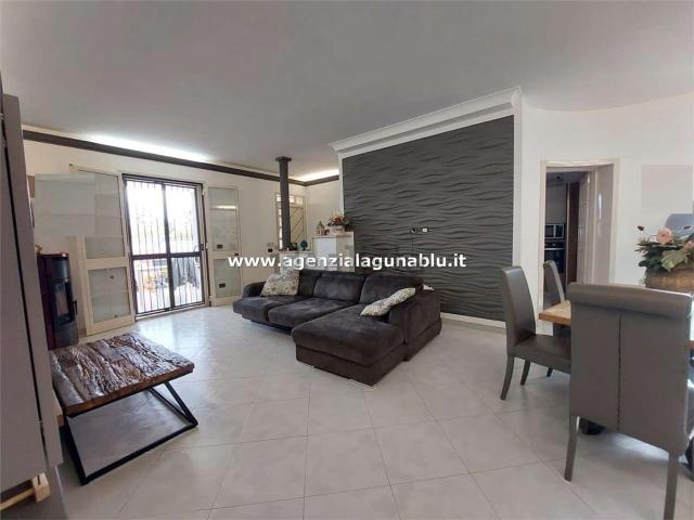 Case e ville in vendita di 130 m² in Via del Mare