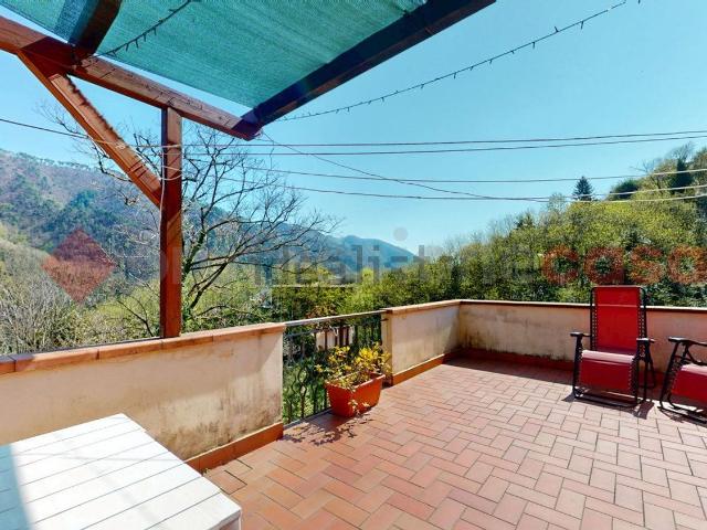 Case e ville in vendita di 130 m² in Via del Castello, 48