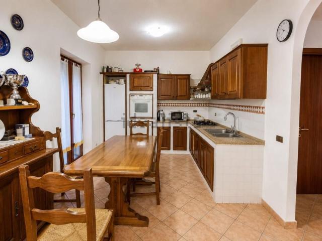Case e ville in vendita di 130 m² in Via del Conte