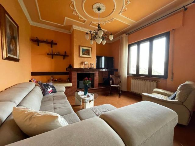 Case e ville in vendita di 130 m² in Via Delle Cornacchie, 1217