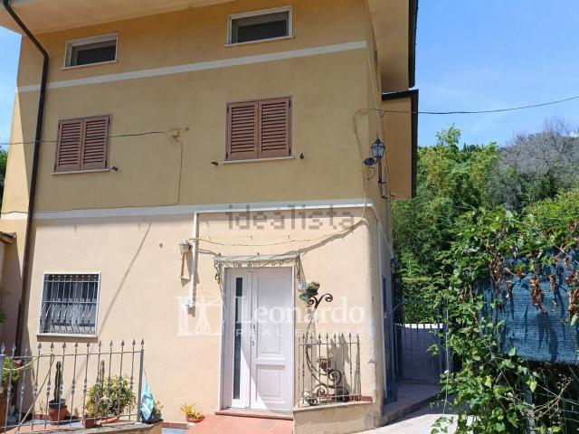 Case e ville in vendita di 130 m² in Via Fontana