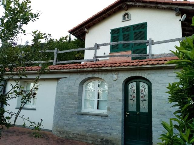 Case e ville in vendita di 130 m² in Via Olivella Caminata