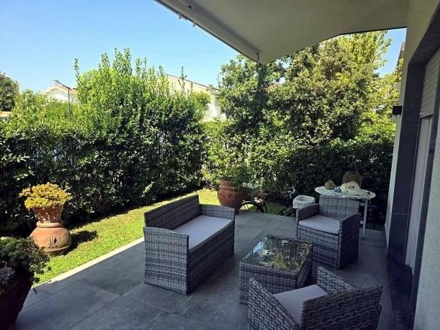 Case e ville in vendita di 130 m² in Via L. Quartieri